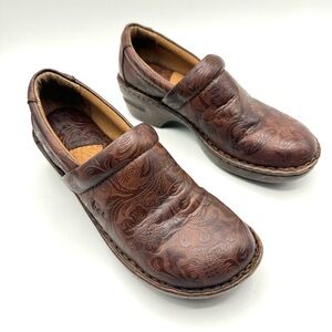 Born BOC Brown Embossed Faux Leather Clogs Size 8 Vegan Boho Comfort Casual